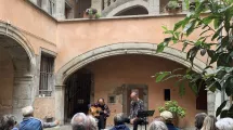 Concert festival Voix aux fenêtres, rue Chenoise, Grenoble © Département de l'Isère