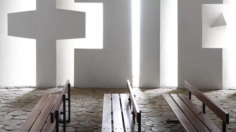 Mur de lumière, Arcabas, église du Saint-Esprit Chamrousse © Nicolas Pianfetti