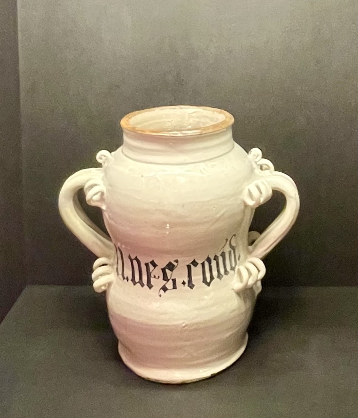 Pot à pharmacie avec anses. Dépot des Hospices Civils de Lyon Pot à pharmacie avec anses. Dépot des Hospices Civils de Lyon